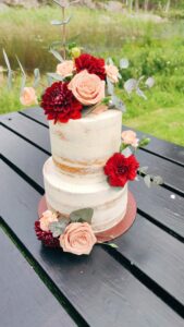 Classy naked cake decorated with fresh flowers, Blessing's Bakery Halden